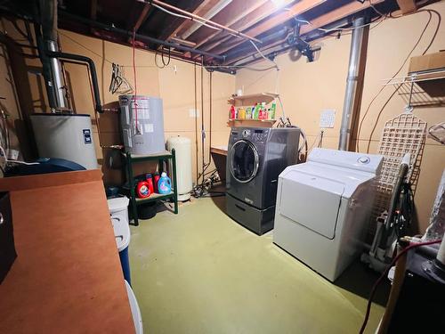 5660 Seel Road, Edgewater, BC - Indoor Photo Showing Laundry Room