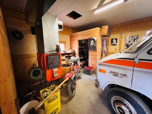 5660 Seel Road, Edgewater, BC - Indoor Photo Showing Garage