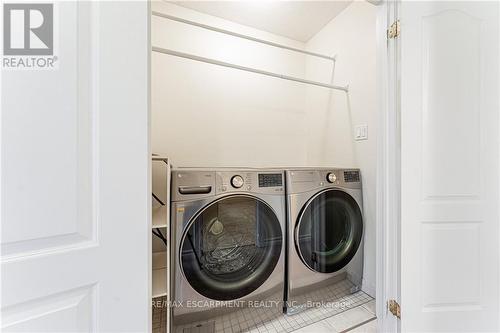 44 Victor Large Way, Orangeville, ON - Indoor Photo Showing Laundry Room