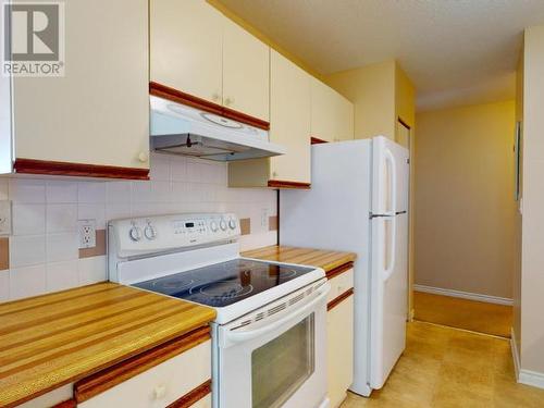 105-4477 Michigan Ave, Powell River, BC - Indoor Photo Showing Kitchen