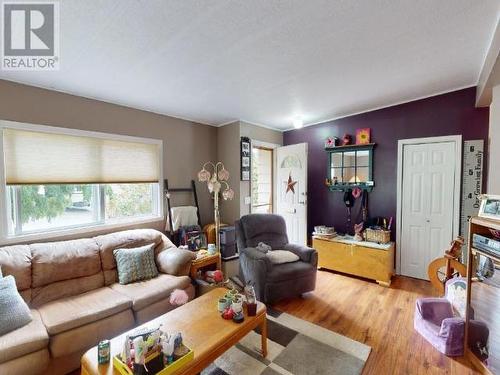 26-6271 Mcandrew Ave, Powell River, BC - Indoor Photo Showing Living Room