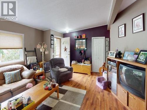 26-6271 Mcandrew Ave, Powell River, BC - Indoor Photo Showing Living Room