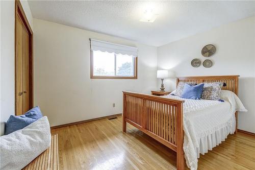 80 Green Road, Hamilton, ON - Indoor Photo Showing Bedroom