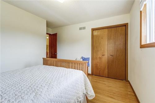 80 Green Road, Hamilton, ON - Indoor Photo Showing Bedroom