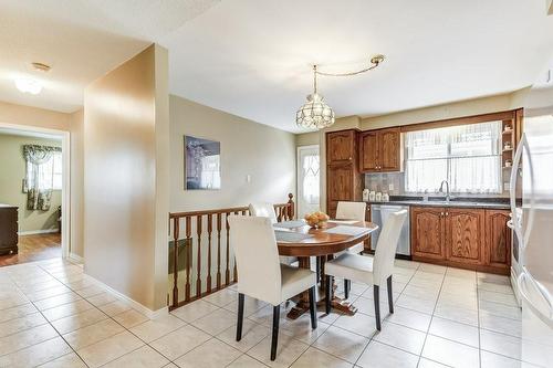 110 Fairington Crescent, Hamilton, ON - Indoor Photo Showing Dining Room