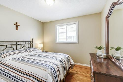 110 Fairington Crescent, Hamilton, ON - Indoor Photo Showing Bedroom