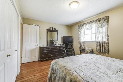 110 Fairington Crescent, Hamilton, ON - Indoor Photo Showing Bedroom