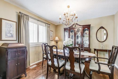 110 Fairington Crescent, Hamilton, ON - Indoor Photo Showing Dining Room