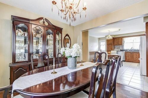 110 Fairington Crescent, Hamilton, ON - Indoor Photo Showing Dining Room