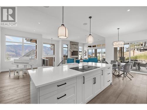 3569 Sagehill Court, Kelowna, BC - Indoor Photo Showing Kitchen With Upgraded Kitchen