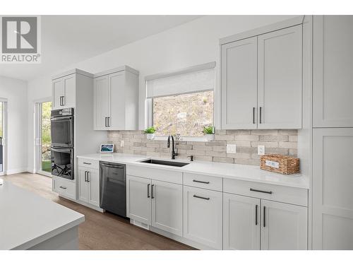 3569 Sagehill Court, Kelowna, BC - Indoor Photo Showing Kitchen