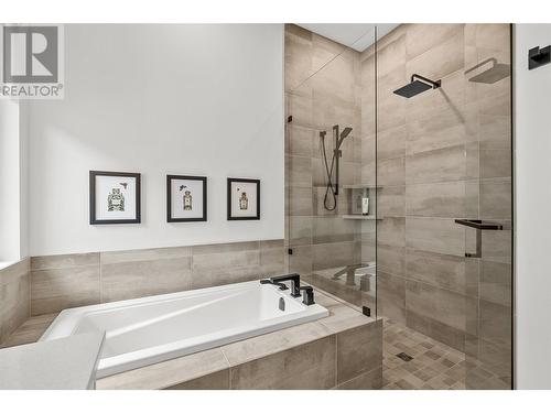 3569 Sagehill Court, Kelowna, BC - Indoor Photo Showing Bathroom