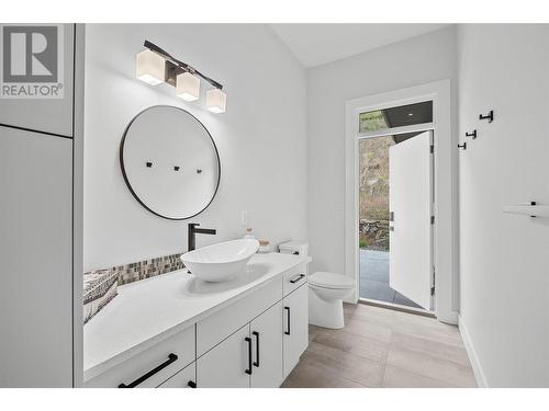 3569 Sagehill Court, Kelowna, BC - Indoor Photo Showing Bathroom