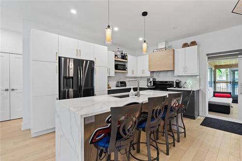 324 Thornwood Avenue, Fort Erie, ON - Indoor Photo Showing Kitchen With Upgraded Kitchen