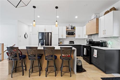 324 Thornwood Avenue, Fort Erie, ON - Indoor Photo Showing Kitchen With Upgraded Kitchen