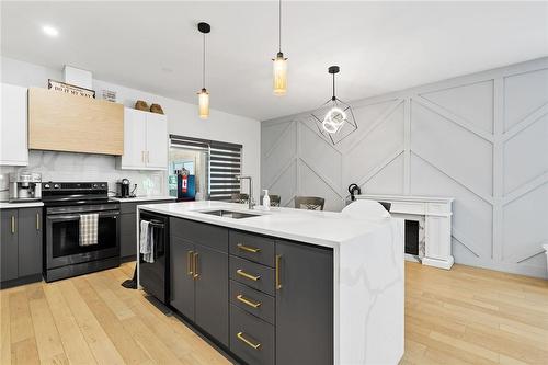 324 Thornwood Avenue, Fort Erie, ON - Indoor Photo Showing Kitchen With Upgraded Kitchen