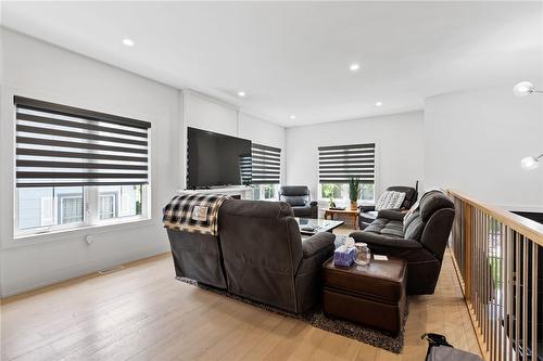 324 Thornwood Avenue, Fort Erie, ON - Indoor Photo Showing Living Room