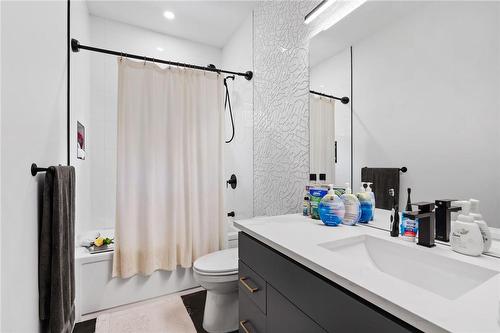 324 Thornwood Avenue, Fort Erie, ON - Indoor Photo Showing Bathroom