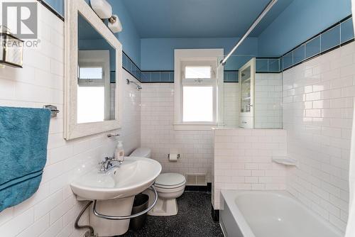 610 17Th Avenue, Prince George, BC - Indoor Photo Showing Bathroom