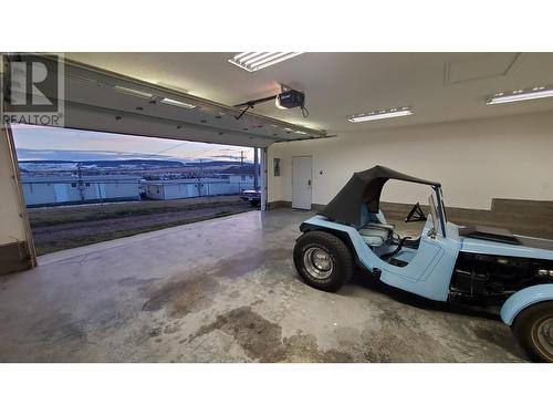 513 100 Avenue, Dawson Creek, BC - Indoor Photo Showing Garage