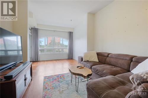 323 Winona Avenue Unit#203, Ottawa, ON - Indoor Photo Showing Living Room