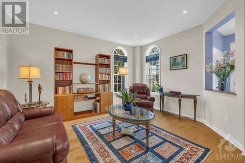 362 Shadehill Crescent, Ottawa, ON - Indoor Photo Showing Living Room