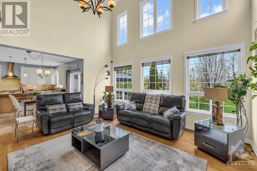 362 Shadehill Crescent, Ottawa, ON - Indoor Photo Showing Living Room