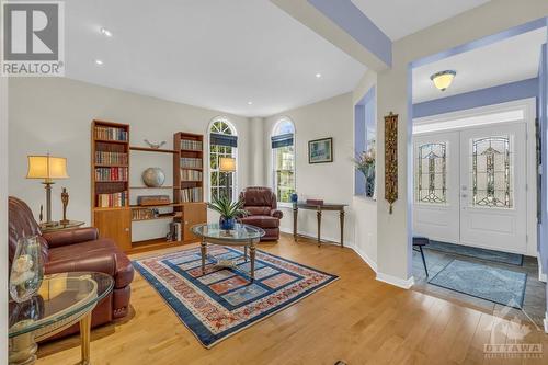 362 Shadehill Crescent, Ottawa, ON - Indoor Photo Showing Living Room