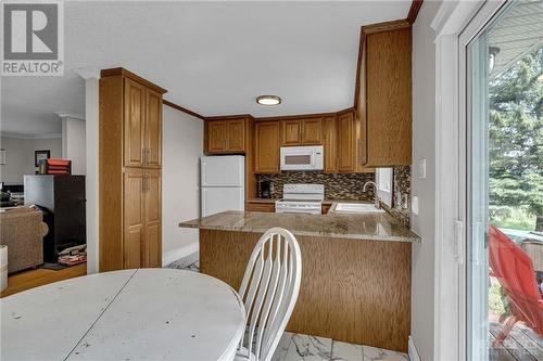 4093 Lafortune Drive, Ottawa, ON - Indoor Photo Showing Kitchen