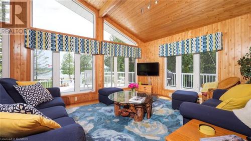 123 Pine Tree Harbour Road, Northern Bruce Peninsula, ON - Indoor Photo Showing Living Room