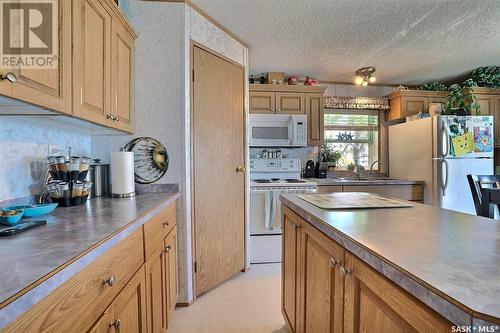 10 + 11 Elm Crescent, North Colesdale Park, SK 