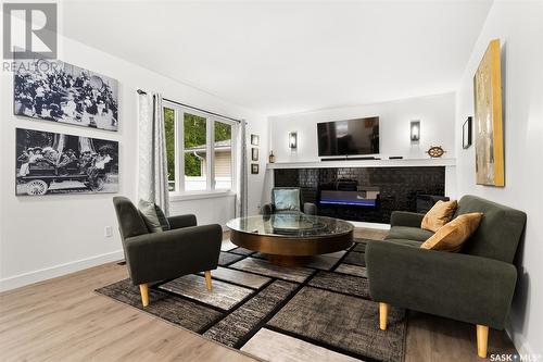 274 Trifunov Crescent, Regina, SK - Indoor Photo Showing Living Room