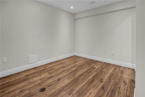 4896 Allan Court, Beamsville, ON - Indoor Photo Showing Other Room