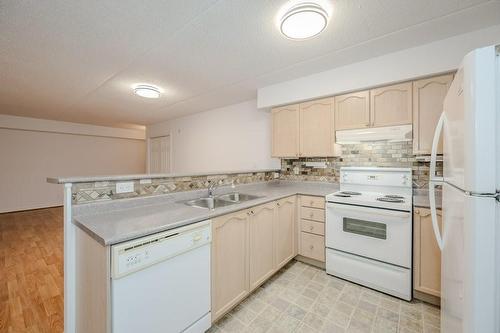 1450 Bishops Gate|Unit #101, Oakville, ON - Indoor Photo Showing Kitchen With Double Sink