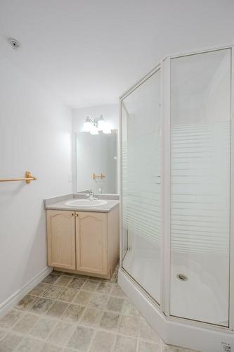 1450 Bishops Gate|Unit #101, Oakville, ON - Indoor Photo Showing Bathroom