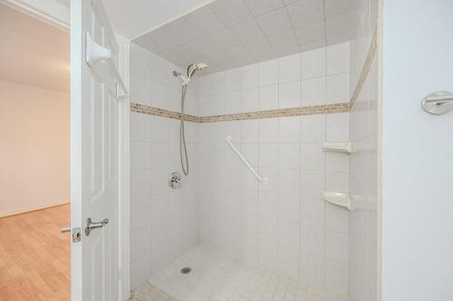 1450 Bishops Gate|Unit #101, Oakville, ON - Indoor Photo Showing Bathroom