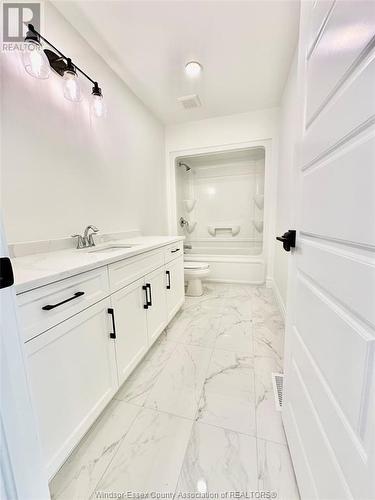 93 Belleview Road, Kingsville, ON - Indoor Photo Showing Bathroom