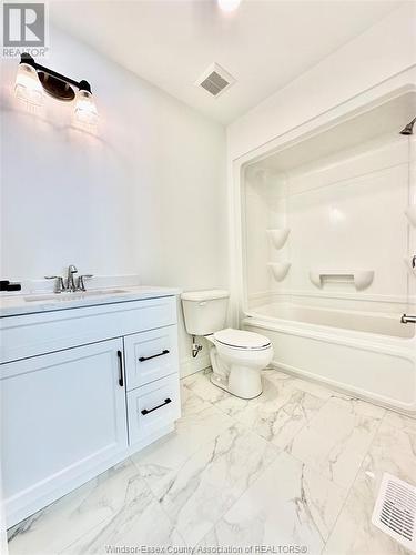 93 Belleview Road, Kingsville, ON - Indoor Photo Showing Bathroom