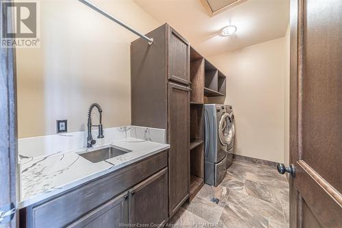 2000 Kelly Road, Lasalle, ON - Indoor Photo Showing Laundry Room