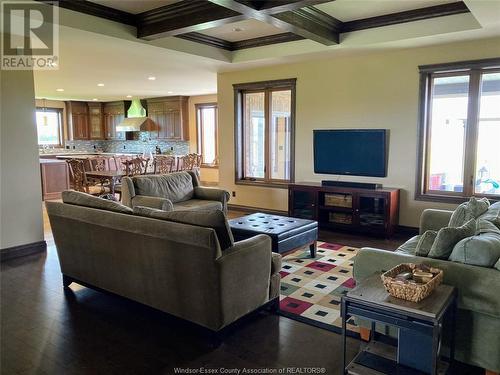 2000 Kelly Road, Lasalle, ON - Indoor Photo Showing Living Room