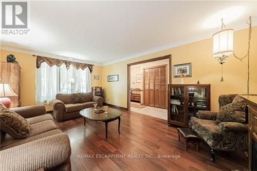 2757 Neptune Court, Niagara Falls, ON - Indoor Photo Showing Living Room