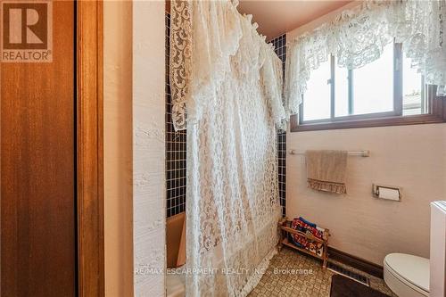2757 Neptune Court, Niagara Falls, ON - Indoor Photo Showing Bathroom