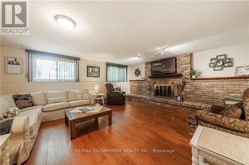 2757 Neptune Court, Niagara Falls, ON - Indoor Photo Showing Living Room With Fireplace