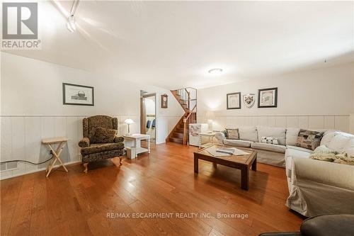 2757 Neptune Court, Niagara Falls, ON - Indoor Photo Showing Living Room