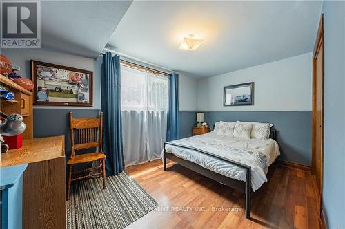 2757 Neptune Court, Niagara Falls, ON - Indoor Photo Showing Bedroom