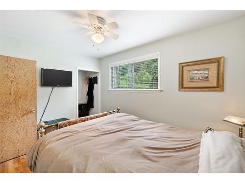 1754 Pass Creek Road, Castlegar, BC - Indoor Photo Showing Bedroom