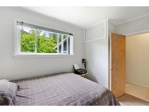 1754 Pass Creek Road, Castlegar, BC - Indoor Photo Showing Bedroom