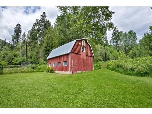 1754 Pass Creek Road, Castlegar, BC - Outdoor