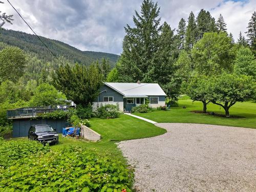 1754 Pass Creek Road, Castlegar, BC - Outdoor With Deck Patio Veranda