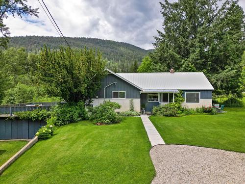 1754 Pass Creek Road, Castlegar, BC - Outdoor